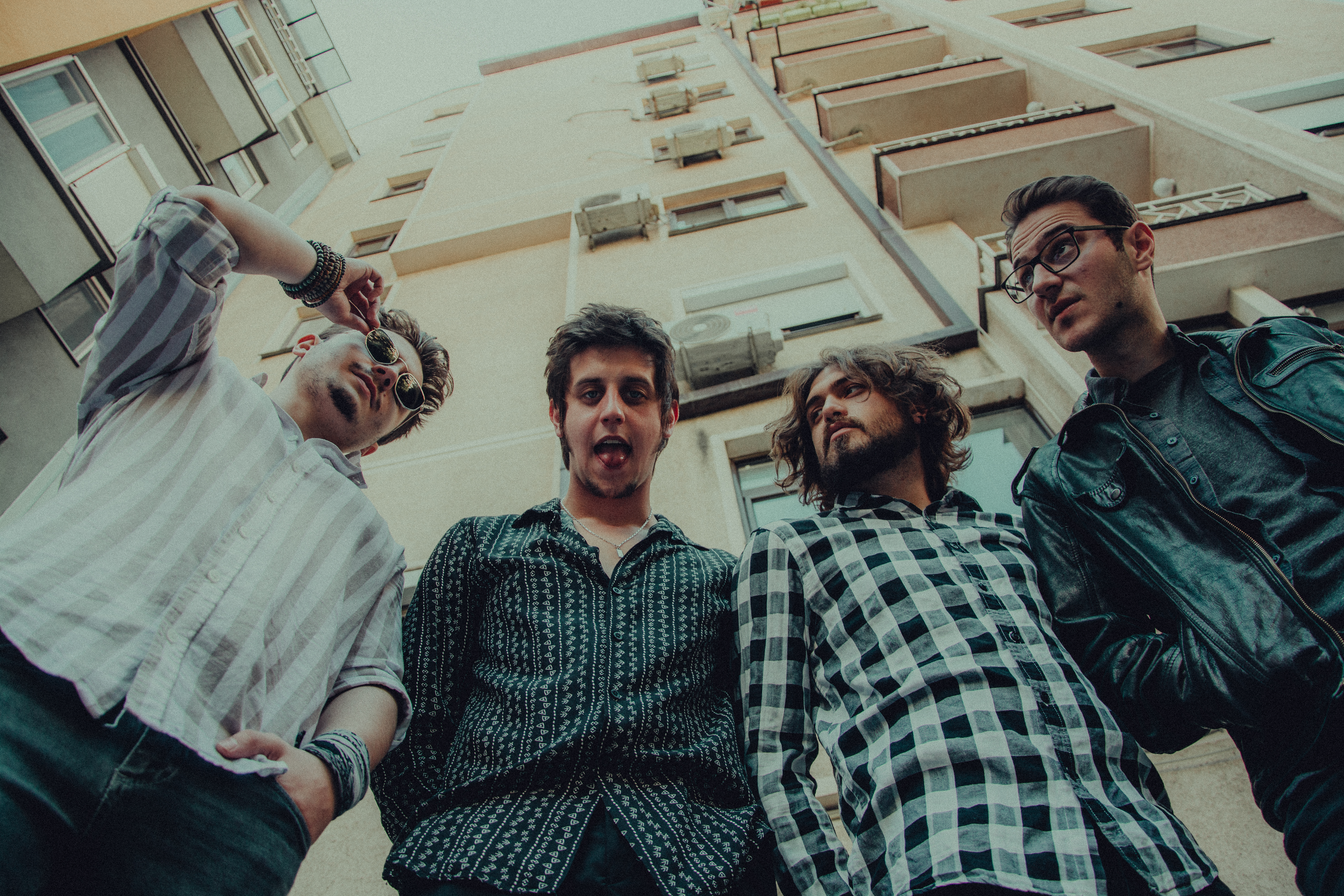 (Видео) „Фикшн“ има нова песна инспирирана од светските бендови од осумдесеттите