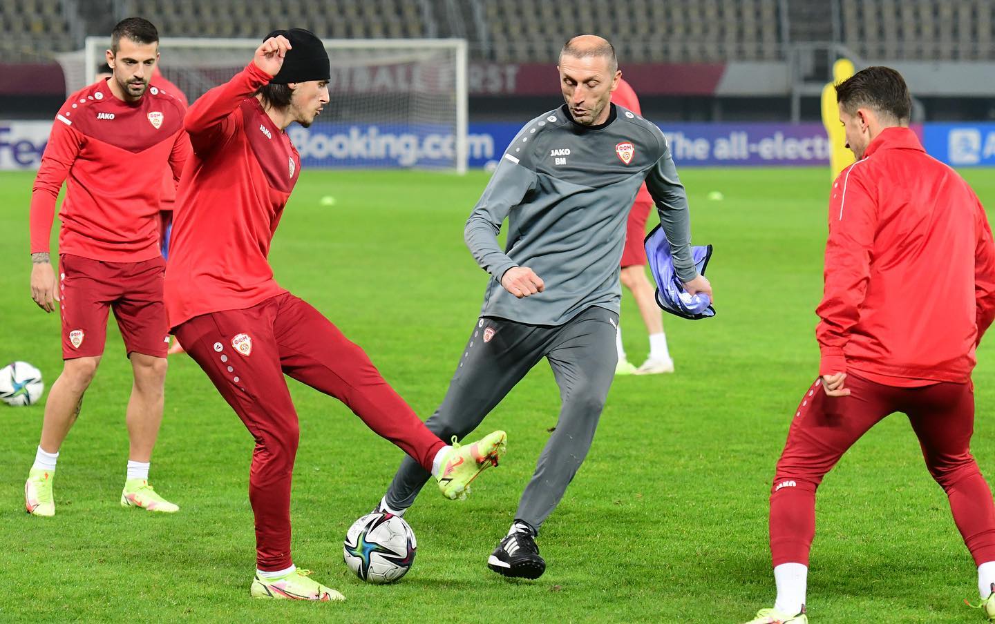 Аутсајдери во фудбалот има само на хартија, кажа селекторот Милевски откако Македонија ја доби Италија во баражот за Светско