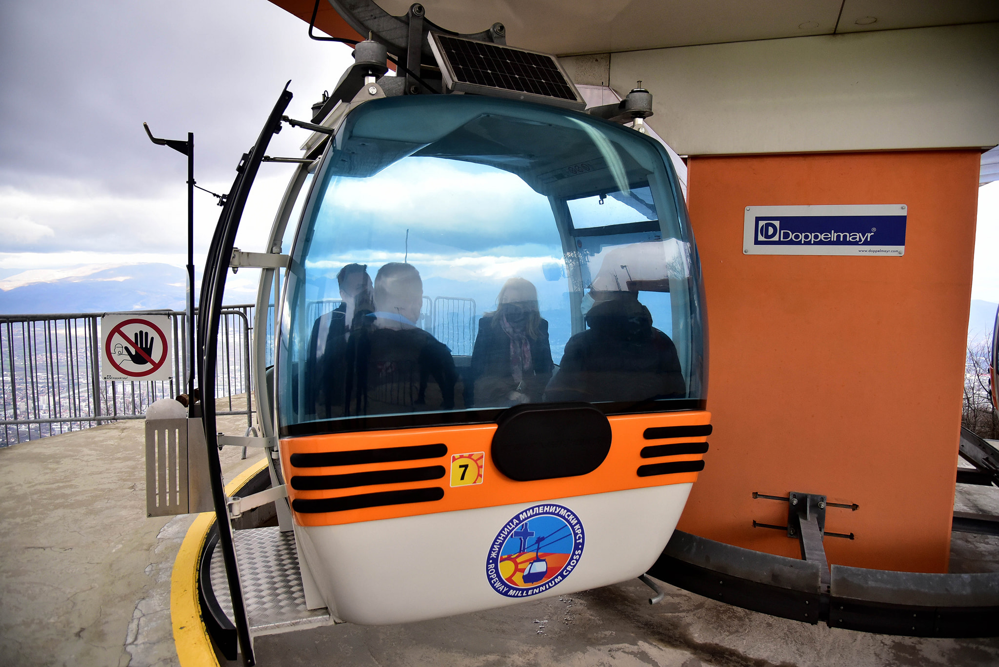 По 2 години пуштена жичницата до Водно