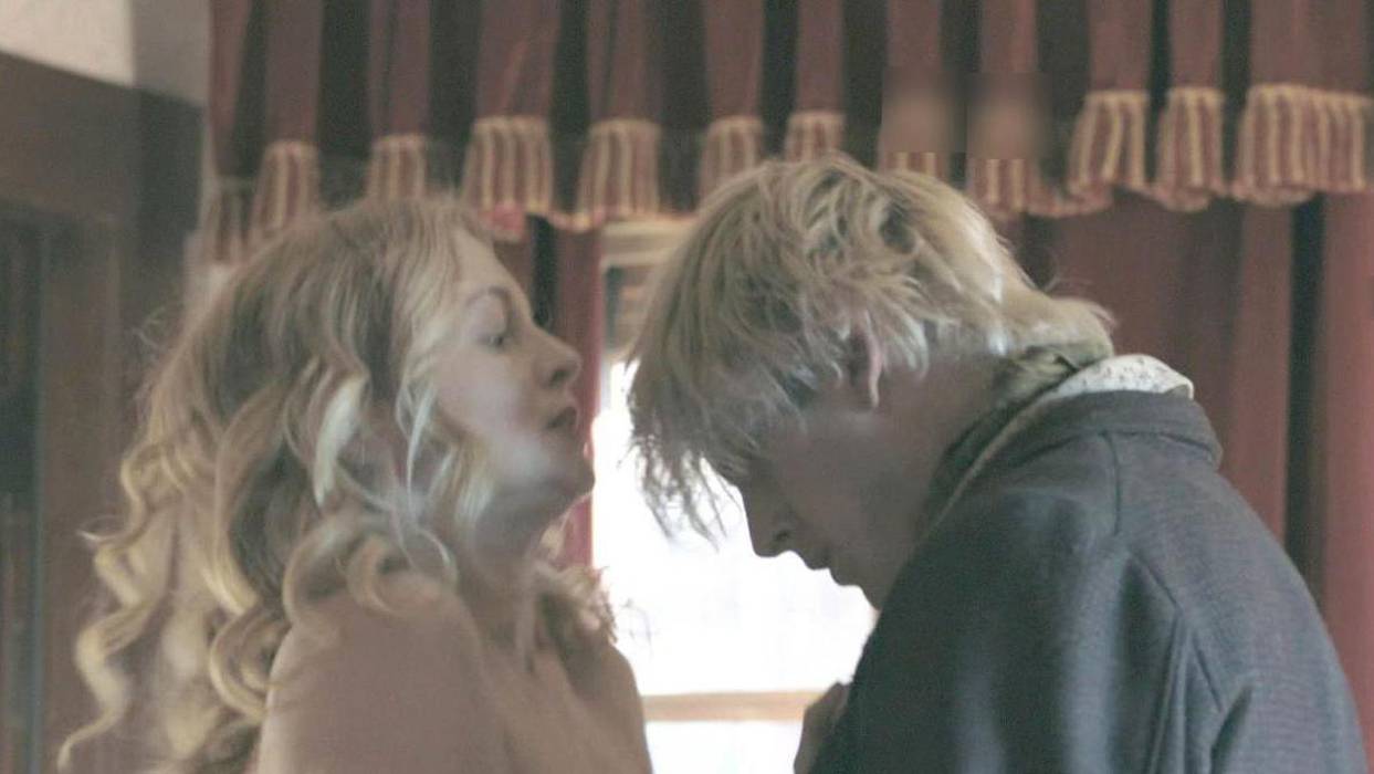 Хедер Грејам во шестата деценија сними жешки сцени со раперот Кели