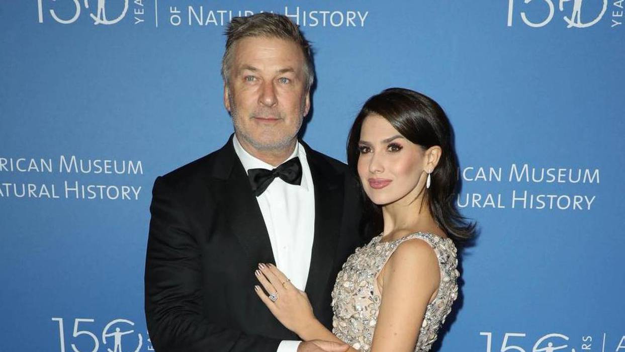 Откако во интервјуто за ABC рече дека не е виновен за смртта на Хачинс, Алек Болдвин со сопругата Хиларија ги избришаа профилите на „Твитер“