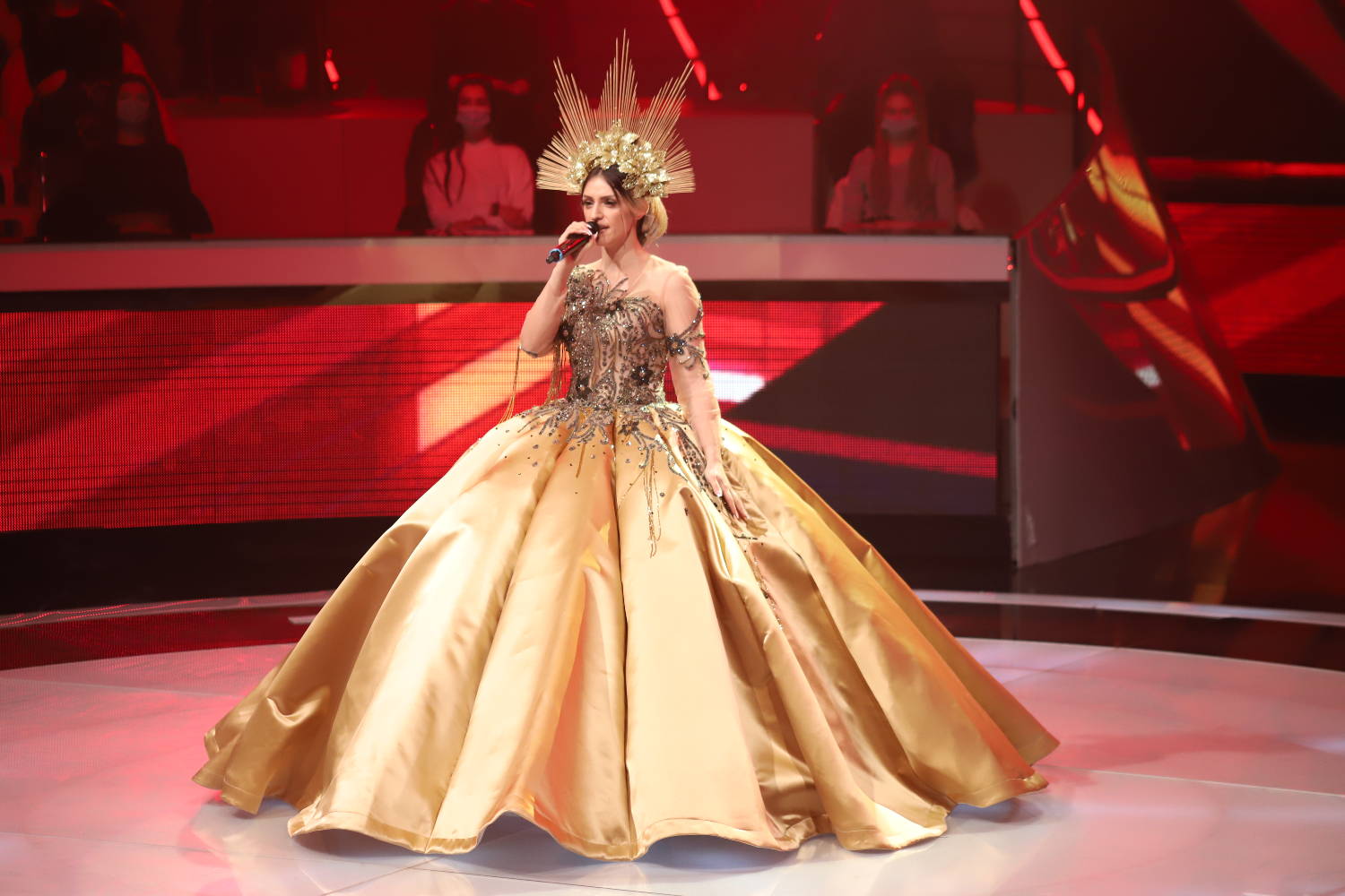 (Видео) Марија Груевска, ѕвездата на „Гранд“, го намами на секс-сцени свршеникот Синиша