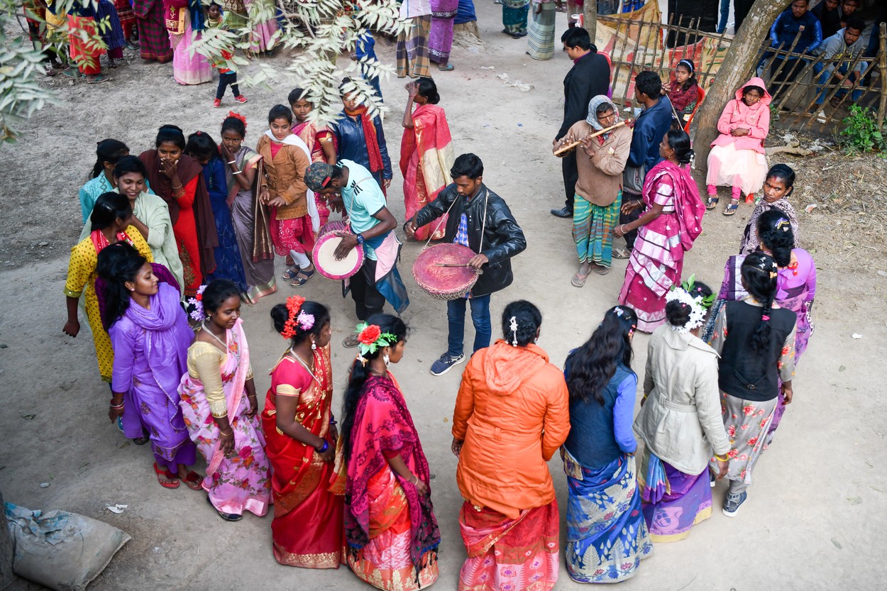 (Видео) На венчавка во Индија 13 гости загинале кога пропаднале во бунар