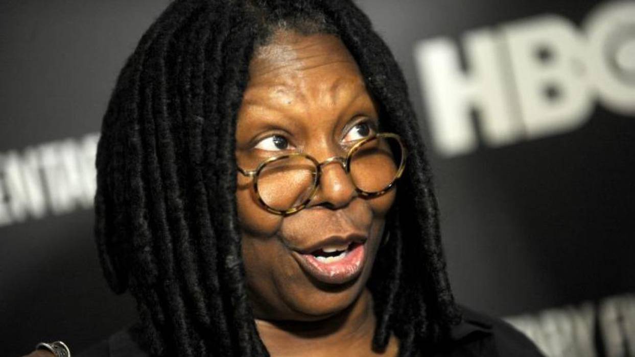 Холокаустот нема никаква врска со расизмот, рече Вупи Голдберг, по што беше суспендирана од телевизијата Еј-би-си