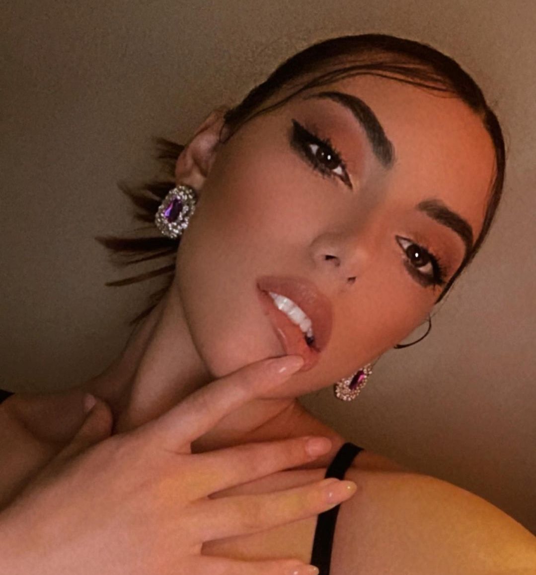 (Фото) Ања Ветерова полугола ја најави новата песна