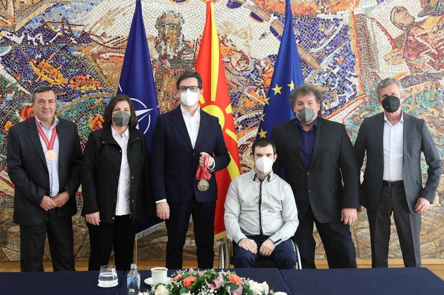 Пендаровски се сретна со европската шампионка во стрелаштво, Оливера Накова-Биковска: Нејзините успеси се инспирација за целата нација