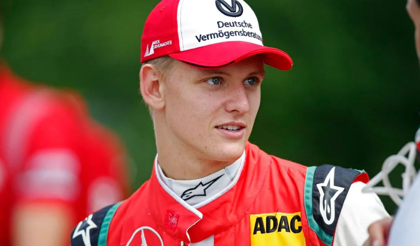 (Видео) Синот на Шумахер имаше несреќа во Саудиска Арабија, пренесен е во болница откако му се преполови болидот