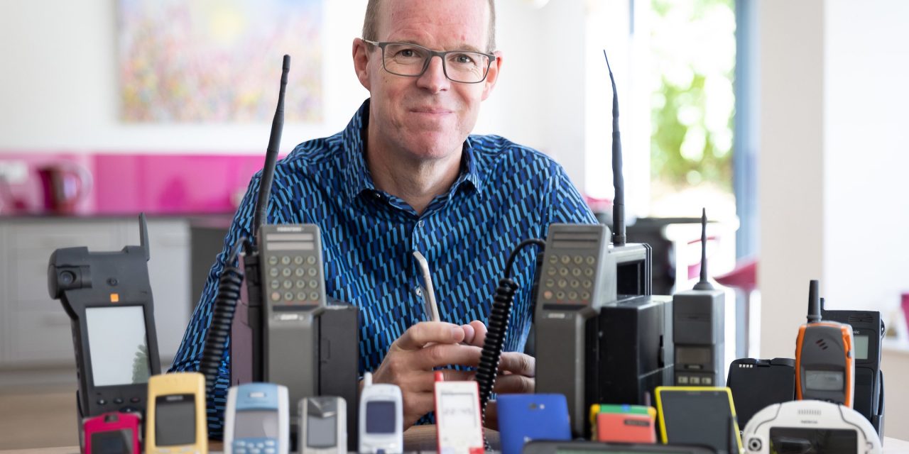 Двајца Британци отворија музеј на мобилни телефони, најгрдите добија посебна поставка