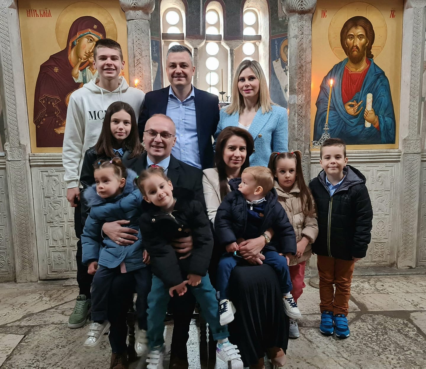 Антонио Милошоски го крсти петтото дете, цела фамилија за роденденот на синот