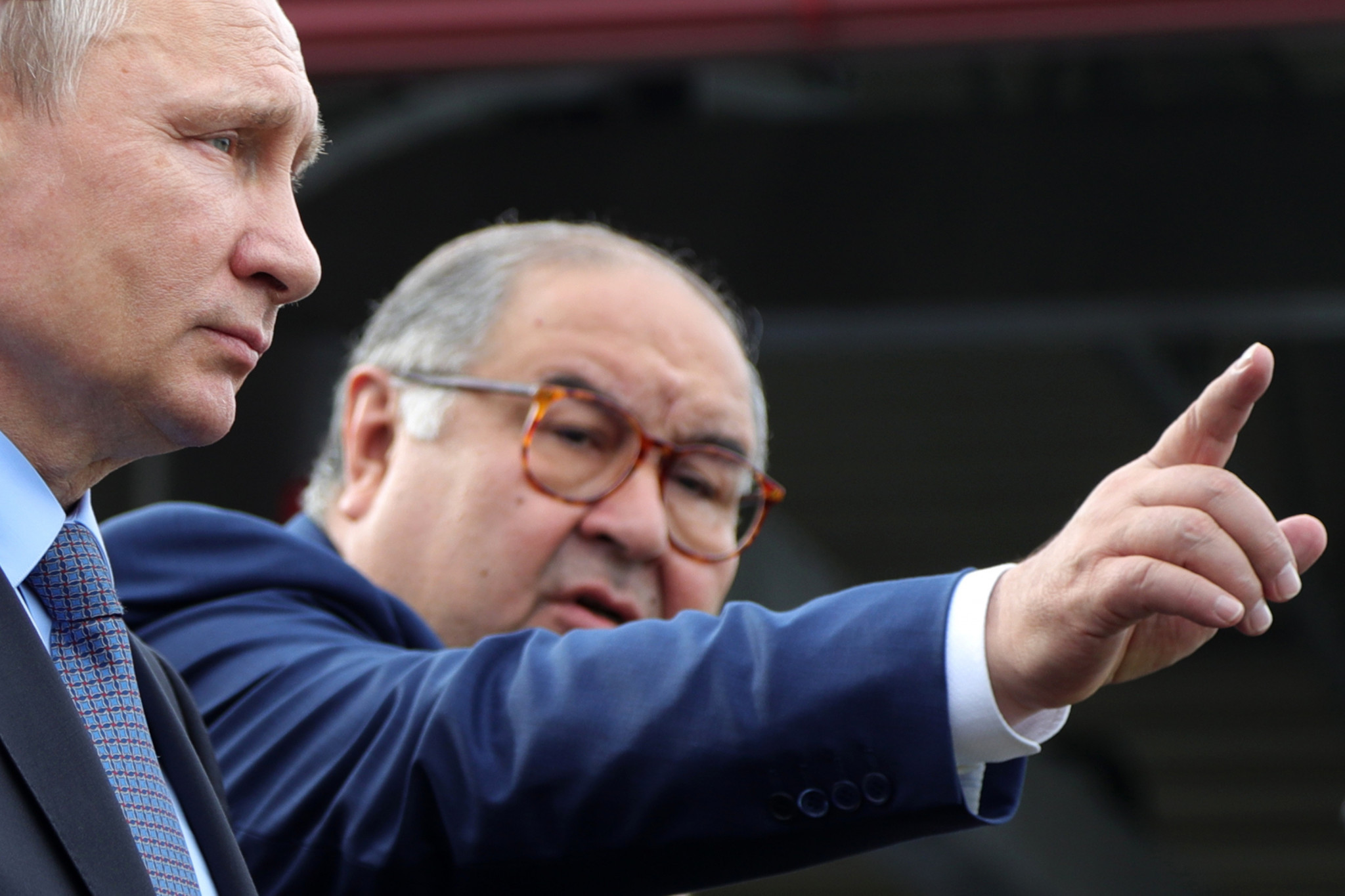 Италија му заплени на рускиот милијардер Усманов Мерцедес-Мајбах ист како на Груевски