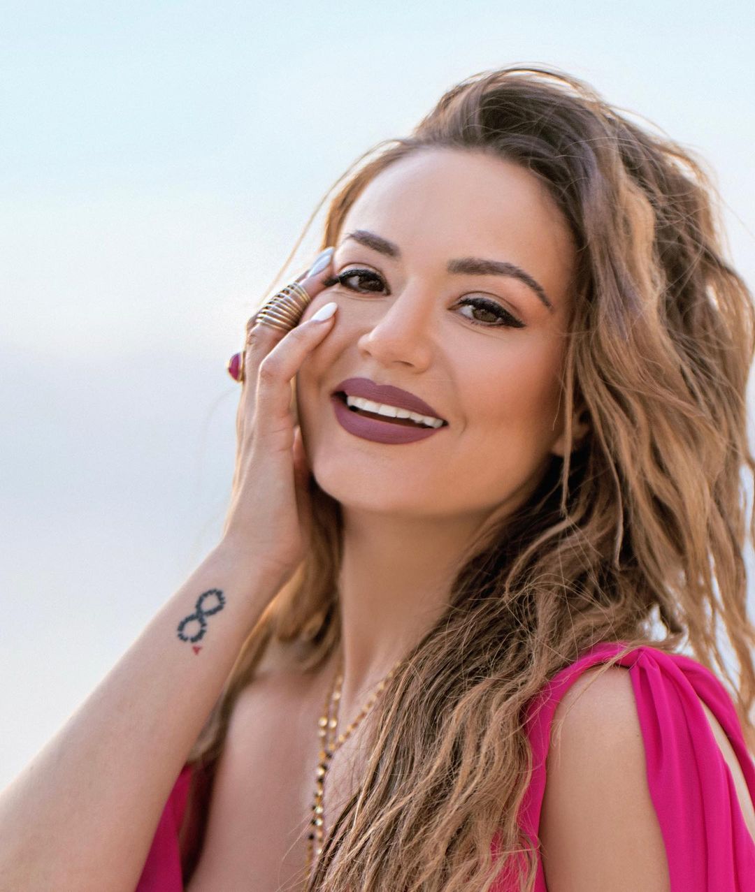 (Фото) Со коктел на плажа Елена славеше 36 роденден