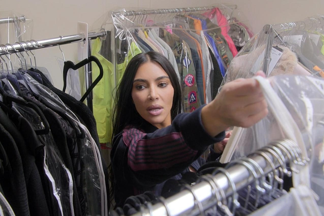 Ким Кардашјан ја покажа модната архива со 30.000 парчиња облека