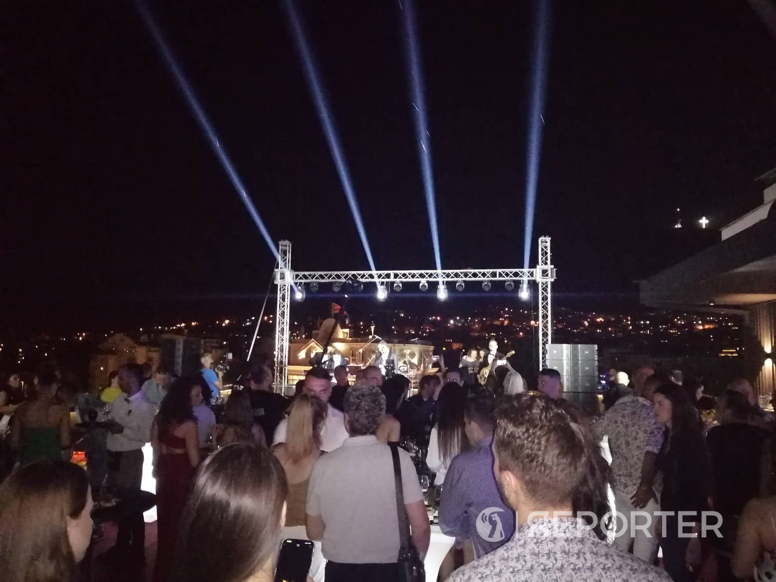 (Фото) Многу пејачи, „комити“ и по некој глумец на промоцијата на новиот спот за „А бре, Македонче“ на „Балкан бенд“