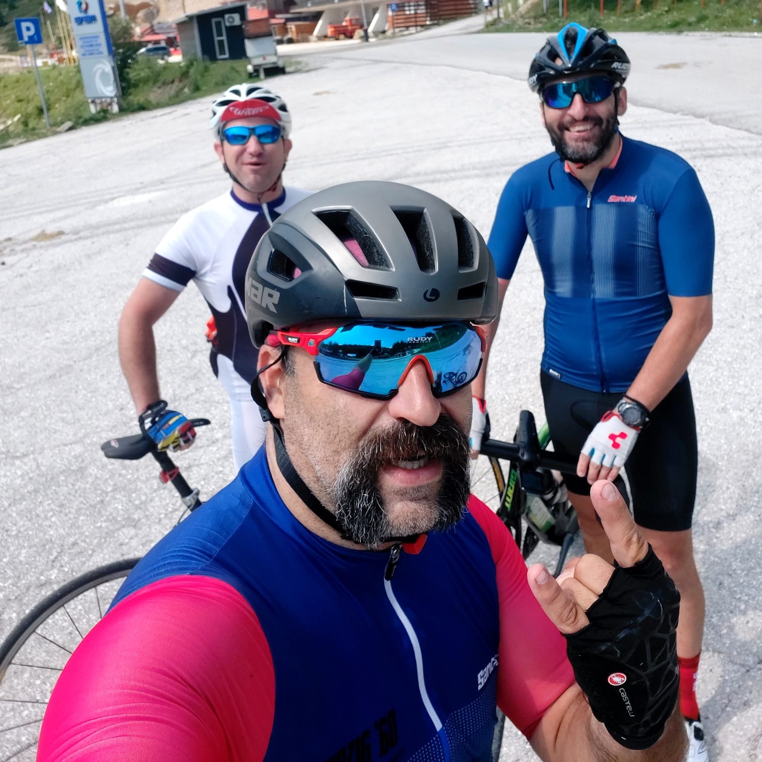 Тројца Македонци со велосипед ќе се искачуваат на највисокиот врв во Иран