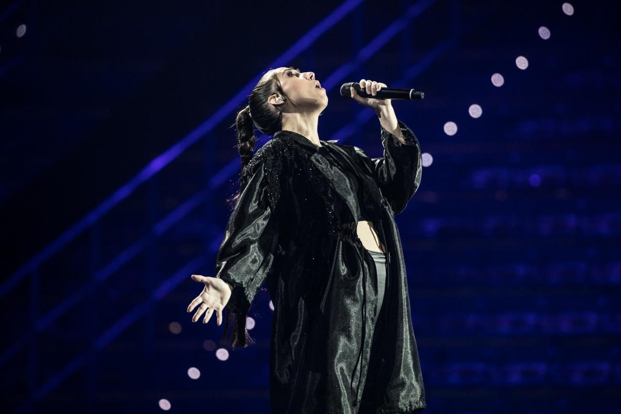 (Видео) Ванда играше стриптиз во море