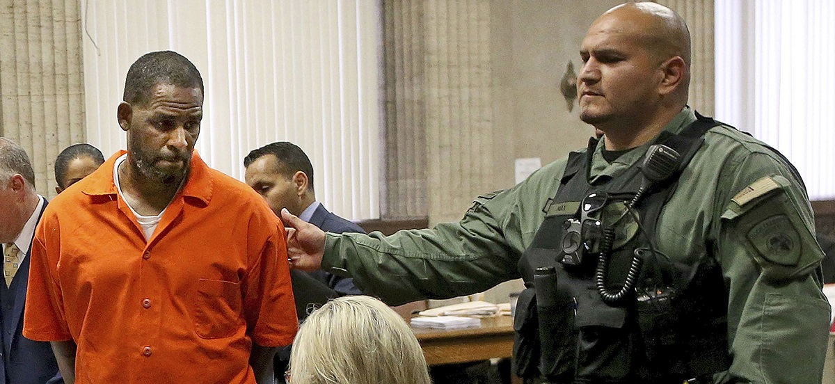 Ар Кели е ставен под посебен надзор во затворот, постои можност да се самоубие