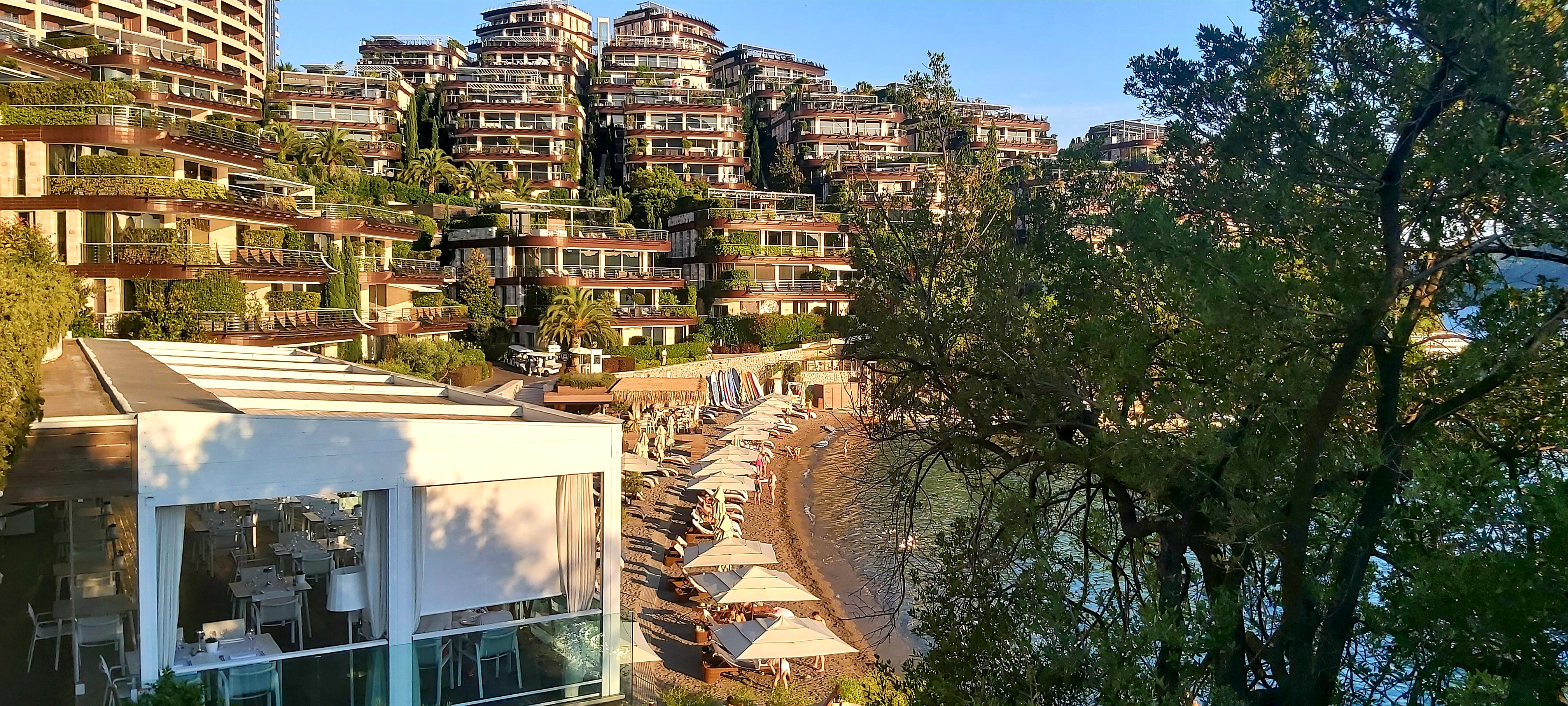 Плажа во Црна Гора дневно наплаќа од 500 до 1.000 евра во зависност од пакетот што го избираат туристите