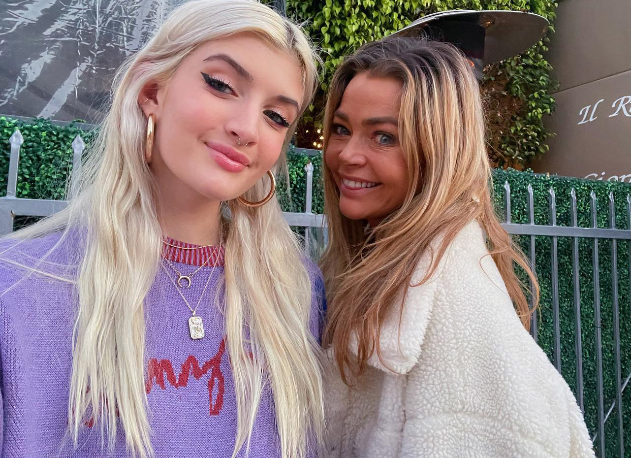 По ќерка сѝ и Дениз Ричардс отвори профил на „Онли Фанс“