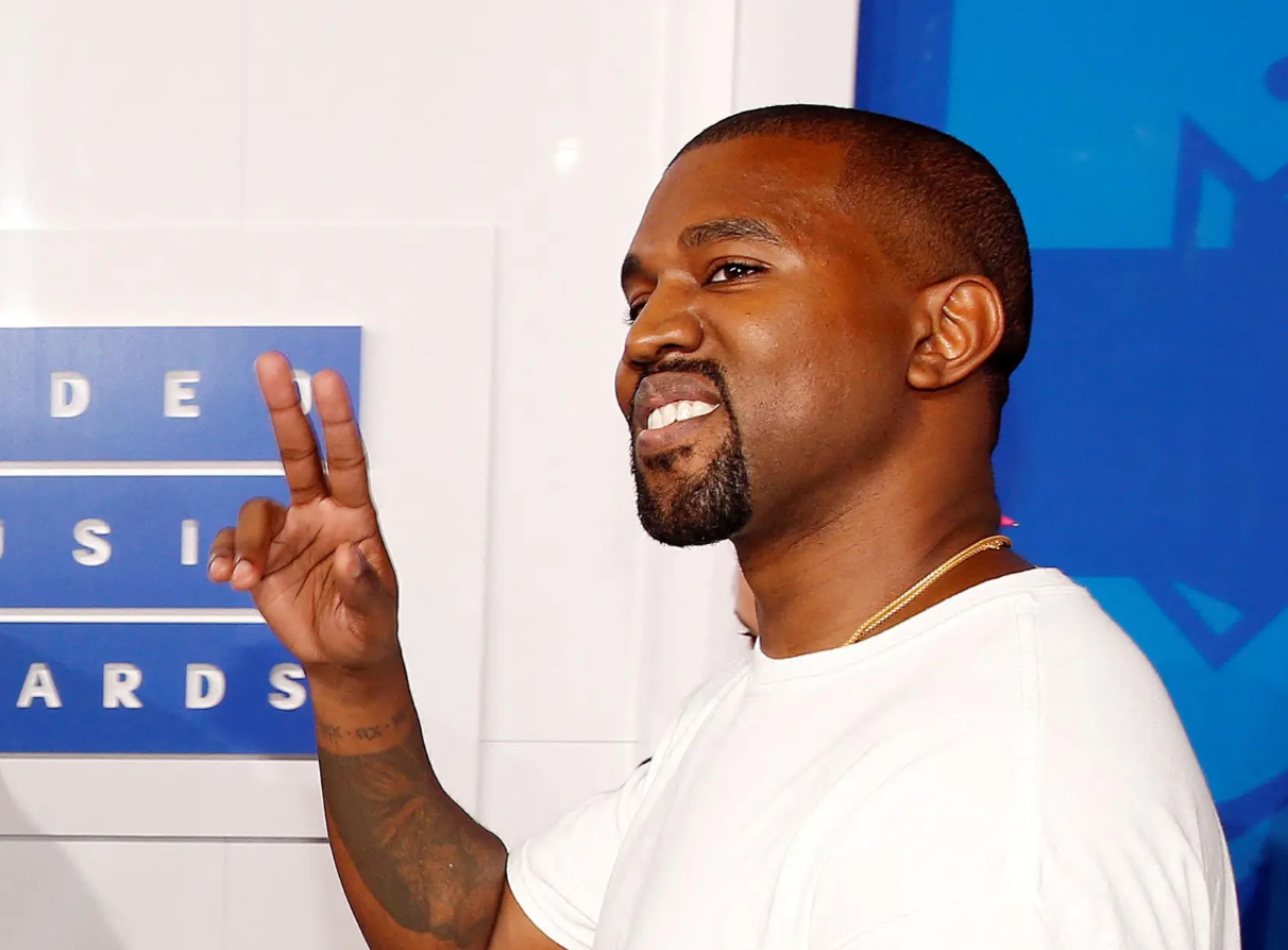 Кајне Вест доби тужба од 400 илјади долари бидејќи не вратил изнајмена облека