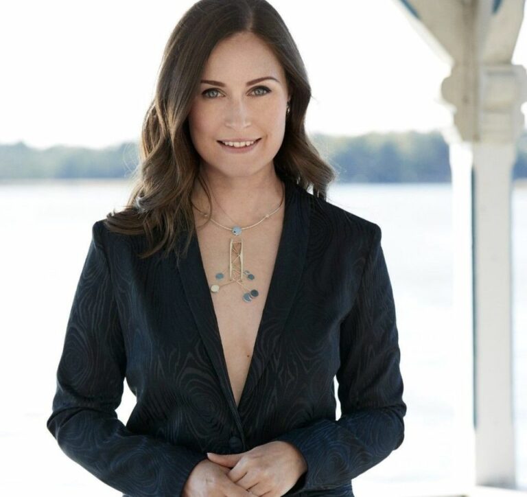 (Фото) Финската премиерка со тексас-шорц и во рок-стил ја изненади јавноста