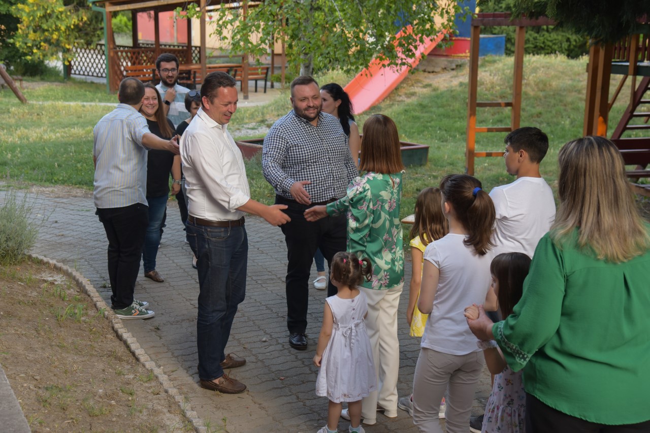 Првото кумство на згрижувачко семејтво во СОС Детско село