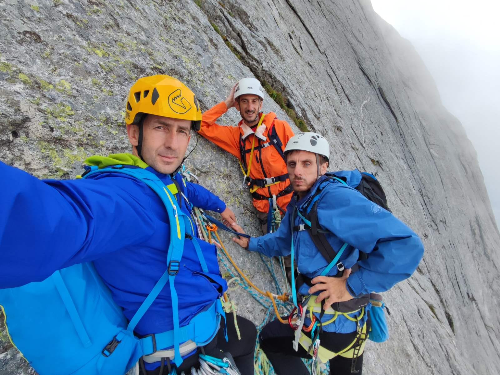 Тројца алпинисти од Битола се искачија на планината Пиз Бадиле висока 3.308 метри