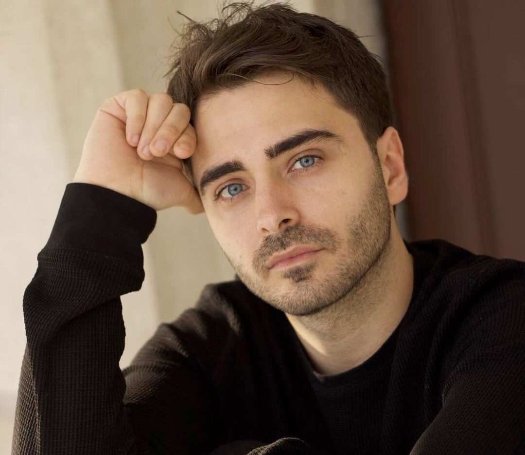 Дедо ми од Струмица се преселил во Измир, ама корените ме влечат тука: Турскиот актер Толга Ортанџил снима серија во Скопје