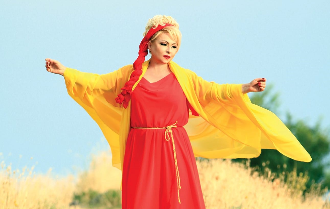 (Видео) Сузана Спасовска испеа патриотска песна за сите Македонци во светот