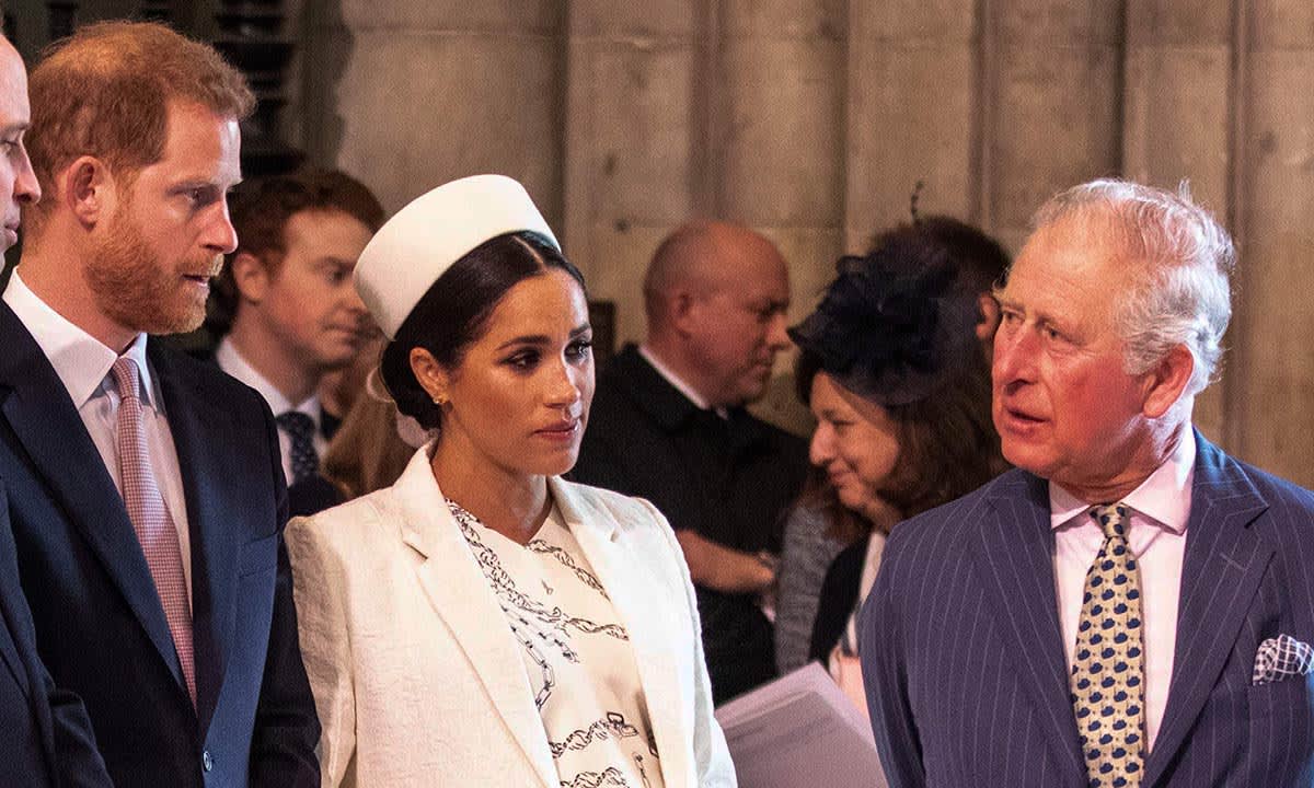 По смртта на кралицата Елизабета, Чарлс му наредил на Хари да не ја носи Меган во дворецот Балморал