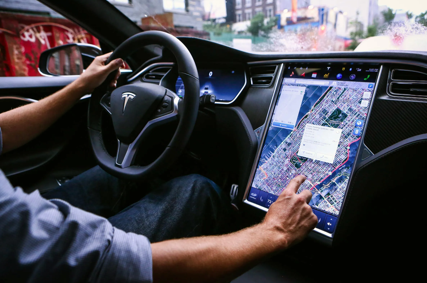 „Тесла“ повлекува над еден милион возила од пазарот порaди грешка