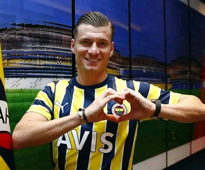 Фенербахче преговара со Ал Ахли да го откупи договорот на Алиоски