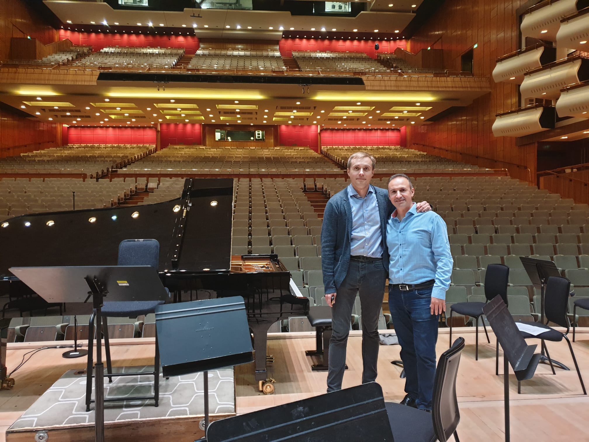 (Видео) Овации за Симон Трпчески во Лондон, публиката на нозе по концертот на македонскиот пијанист