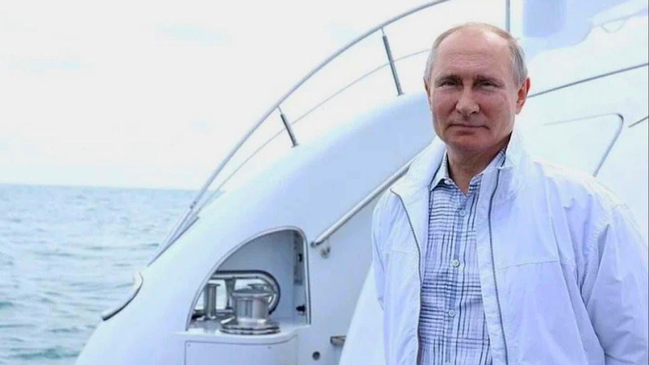 (Видео) Јахтата на Путин, која исчезна пред неколку месеци, видена како плови во Балтичкото Море
