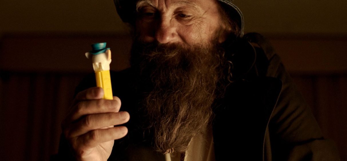 Американец заработил милиони откако шверцувал играчки пез