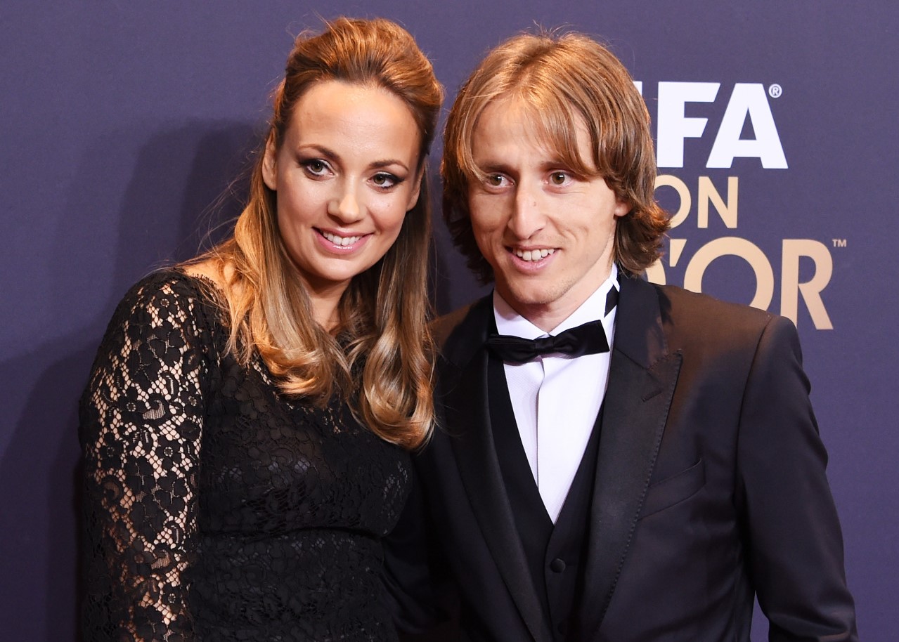 Од телефонски повик за работа до брак со три деца: Љубовната приказна на Лука и Вања Модриќ