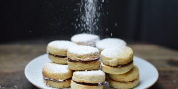 Домашни ванилици со ореви и џем