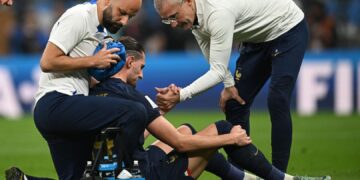 Франција направи седум замени во финалето, иако се дозволени само пет во 90-те минути и една во продолжението