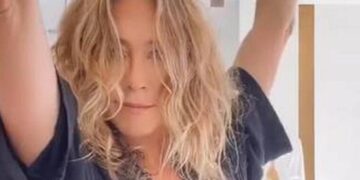 Џенифер Анистон флертува со Џон Хем, таблоидите пишуваат дека се во љубов