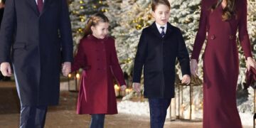 Кралското семесјтво за божиќниот концерт во Лондон се облече исто