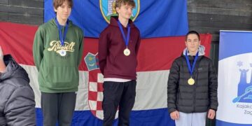 Андреј Арсовски освои трето место во кајакарски спуст на натпреварот во Загреб