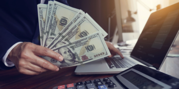 Финансиски хороскоп за 2023: Девицата оваа година да штеди, пари за водолијата