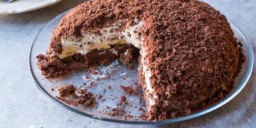 Брза торта со какао, банана и шлаг