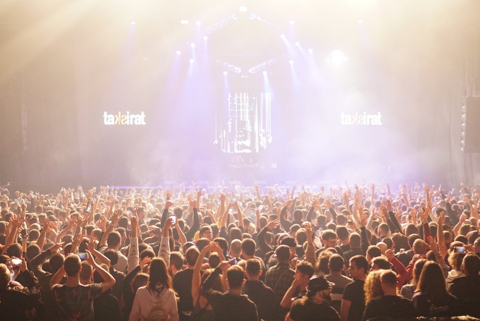 Две бини и 12 изведувачи вечерва на „Таксират“