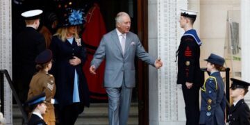 Конзерва со лосос за батлер на кралското семејство, подарок од Чарлс за Божиќ