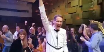 (Видео) Загребската филхармонија среде проба ја славеше победата на Хрватска