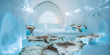 (Видео) Отворен е леден хотел во Шведска во кој се спие на -5 степени