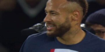 (Видео) Нејмар за две минути доби два жолти картона, судијата го исклучи поради глумење пенал