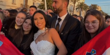 Младенци од Сплит направија свадбена фотосесија на плоштатдот додека се славеше бронзата на фудбалерите