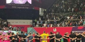 Фудбалските легенди во Катар му одадоа почест на Синиша Михајловиќ