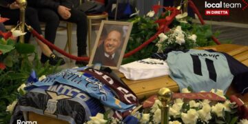 (Видео) Збогум Синиша: Фудбалери, политичари, државници, навивачи се простија од славниот фудбалер